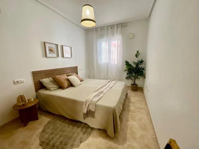 GRAN APARTAMENTO EN TORREVIEJA: 1 BAÑO, 1 ASEO - foto 3