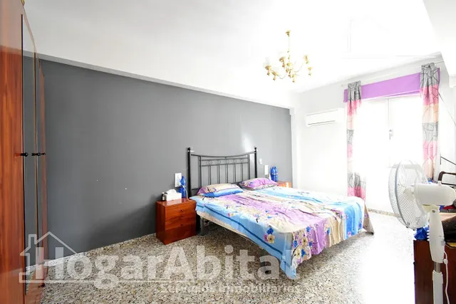 Muy amplio con balcón, exterior y muchísima luz natural — 17