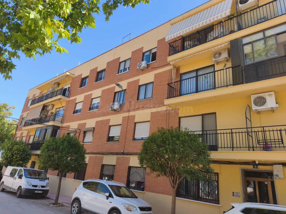VIVIENDA CON GARAJE Y TRASTERO EN BARRIO DE SAN ROQUE