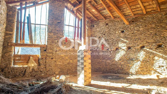 Gran pajar para reformar en el Pirineo