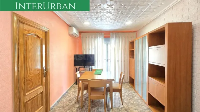 Interurban vende Amplio piso de 3 dormitorios con balcón y g - foto 2