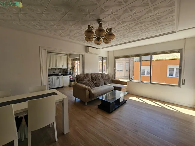 SE VENDE PRIMER PISO CON ASCENSOR Y LOCAL PRIVADO EN EL BARR - foto 3