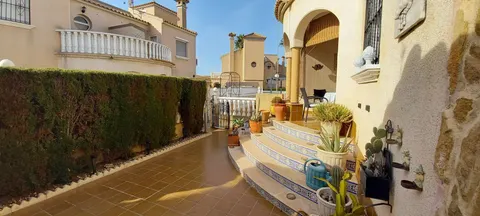 DÚPLEX DE 3 DORMITORIOS Y 2 BAÑOS EN ORIHUELA COSTA (PLAYA FLAMENCA)