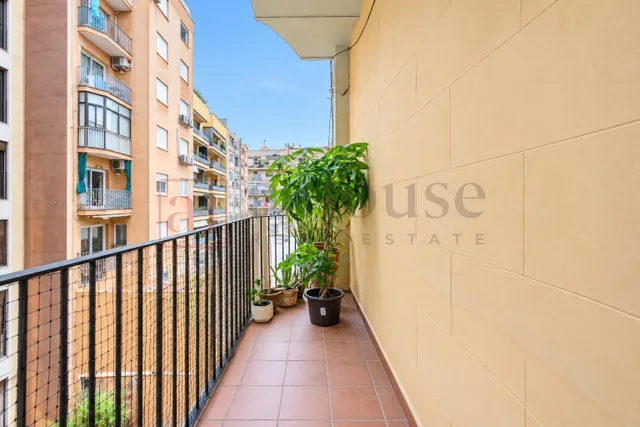 PISO LISTO PARA ENTRAR A VIVIR CON BALCON Y DOBLE ORIENTACIÓN EN LA DRETA DE L'EIXAMPLE — 6