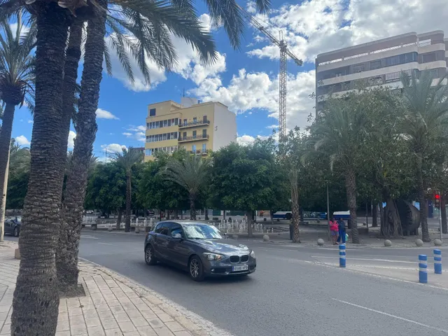 Plaza de Parking en Alquiler en Calle Sevilla — 17
