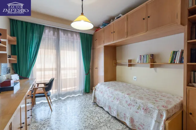 Amplia vivienda en pleno centro de Granada — 25