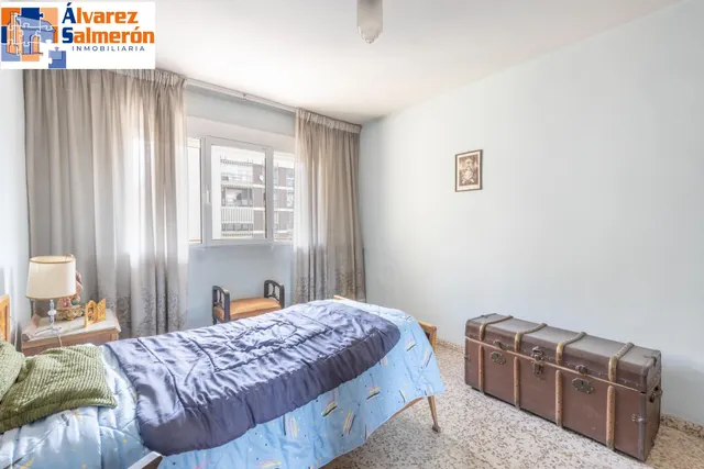 Piso con terraza y gran potencial junto a Camino de Ronda — 11