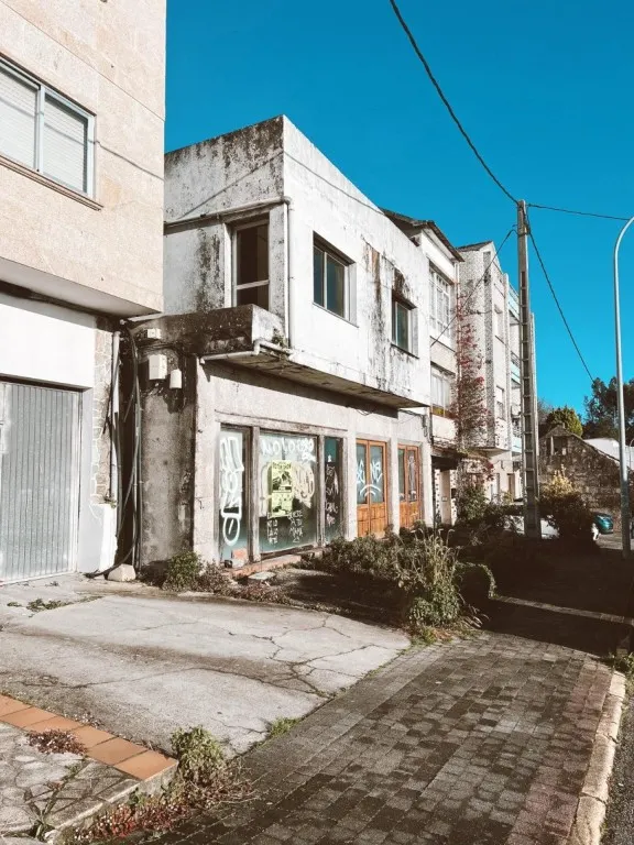 EDIFICIO CON GRAN POTENCIAL EN EL MUNICIPIO DE SANXENXO - foto 2