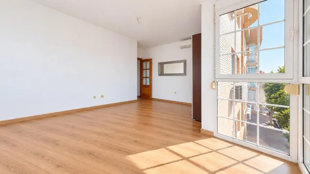 Oportunidad Única en Villablanca: Piso de Tres Dormitorios con garaje y muchísima luz — 4