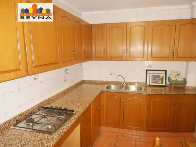 VIVIENDA ENTRESUELO CON CUATRO DORMITORIOS — 22