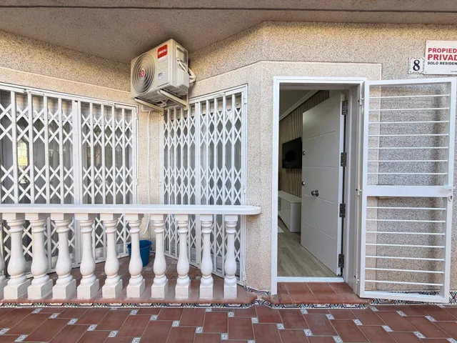REFORMADO APARTAMENTO A 250 METROS DE PLAYA DE LOS LOCOS CON 1 DORM. Y CON SUPERFICIE DE 44 M2. — 30