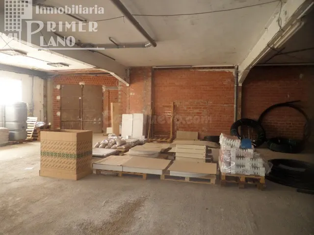 Local comercial a dos calles de 715 m2 junto a avda Don Anto - foto 2
