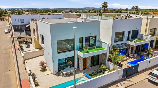 Villa moderna en esquina en Daya Vieja — 2