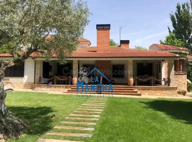 INMOBILIARIA LA MANCHA VENDE EXCLUSIVO CHALET EN LOS ALTO DE - foto 2