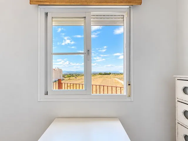 Bonito piso exterior y luminoso de dos dormitorios, baños y aseo en Albolote junto al metro y con plaza de garaje — 10