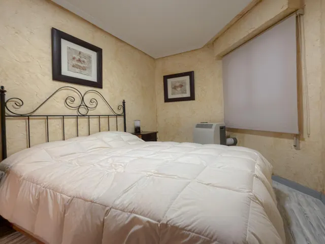 Acequion! Impresionante apartamento reformado con diseño vanguardista y toques rústicos + Enorme terraza con vistas laterales al mar y piscina comunitaria (150 mts playa) — 24