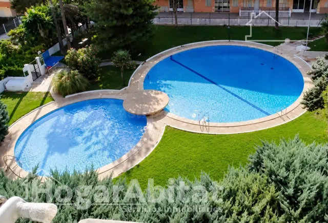 PLANTA BAJA REFORMADA CON PISCINA Y TERRAZA CERCA DE LA PLAY