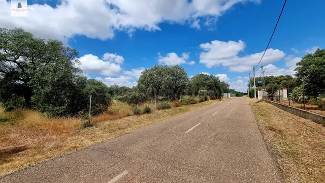 Terreno de 5000 m2 en urbanización Tres Arroyos, Badajoz - foto 2