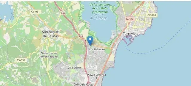 FANTASTICO BUNGALOW FRENTE A LA LAGUNA ROSA EN TORREVIEJA A ESTRENAR — 36