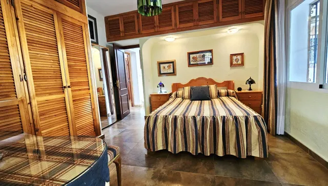 Encantador Chalet de 2 Plantas con Amplios Espacios y Terrazas — 37
