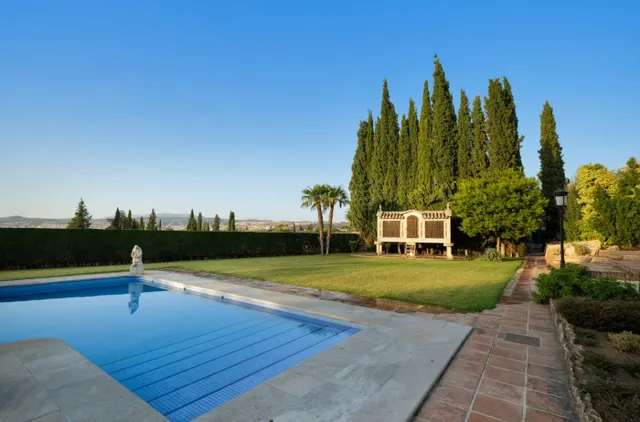 CASA DE LUJO EN LA ZUBIA — 28