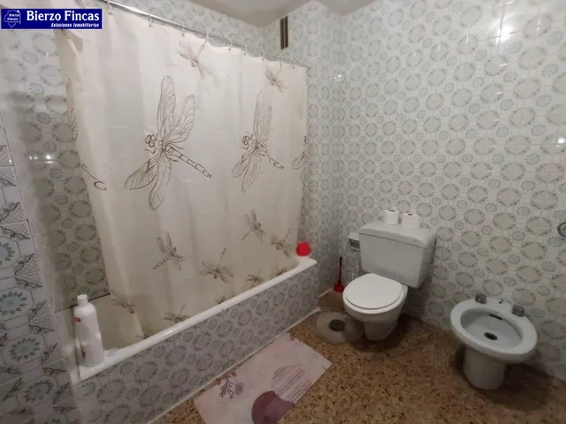 SE VENDE AMPLIO PISO EN PONFERRADA — 30