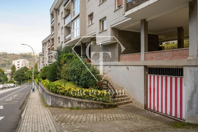 Amplia plaza de garaje cerrada con zona de lavado en Calle P - foto 3