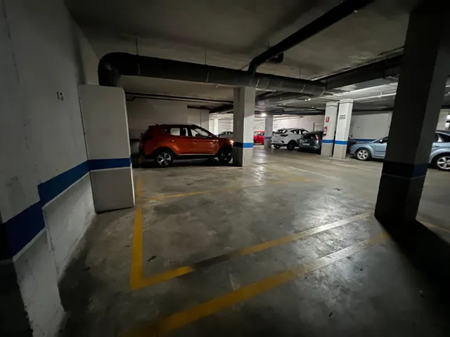 ¡Oportunidad! Amplia plaza de garaje en zona Quirón, Córdoba — 11