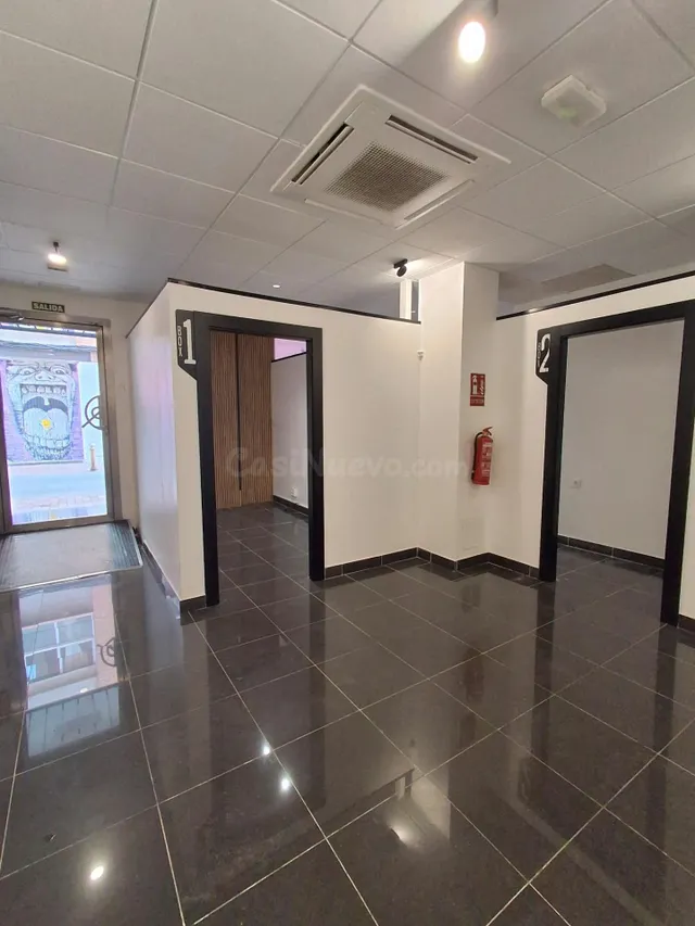 LOCAL COMERCIAL EN EL CENTRO DE MURCIA CON SALIDA DE HUMOS — 2