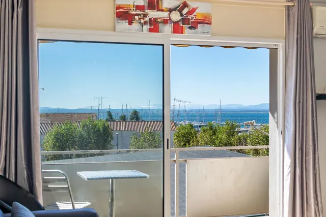 Luminoso piso con vistas espectaculares a la Bahía de Roses 