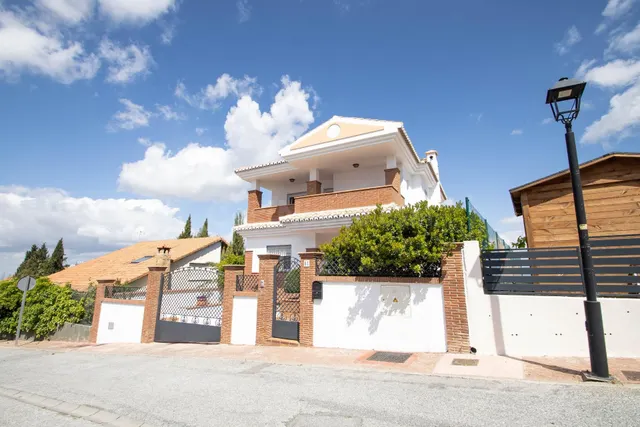 CHALET INDEPENDIENTE CON PISCINA