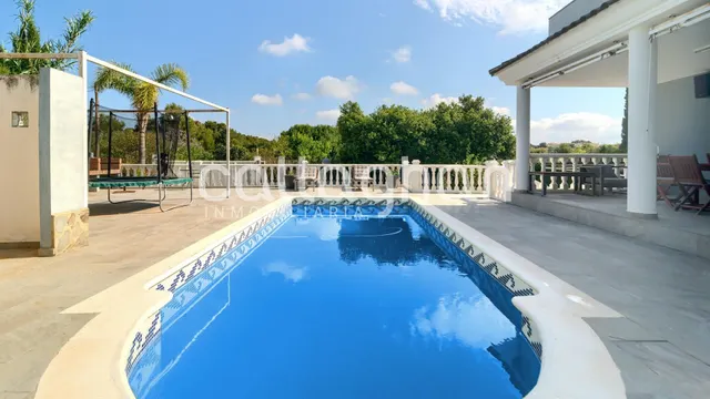 Impresionante chalet en Colinas de Venta Cabrera — 2