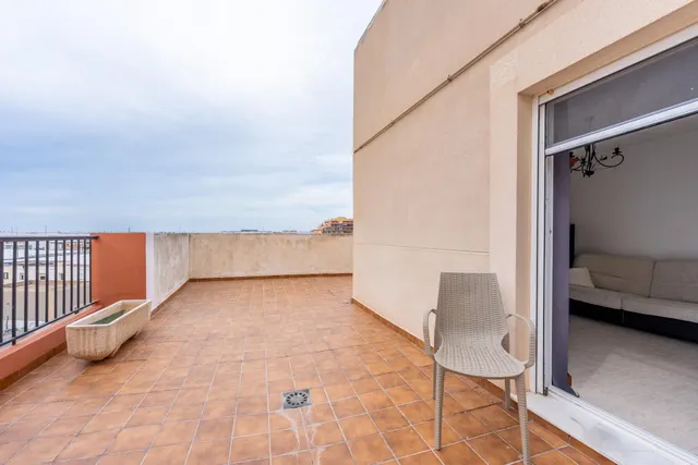 Ático Exclusivo en Roquetas de Mar con Amplia Terraza y Piscina Comunitaria — 49