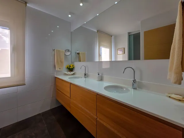 CASA DE 2 PLANTAS CON APARTAMENTO Y JARDIN — 26
