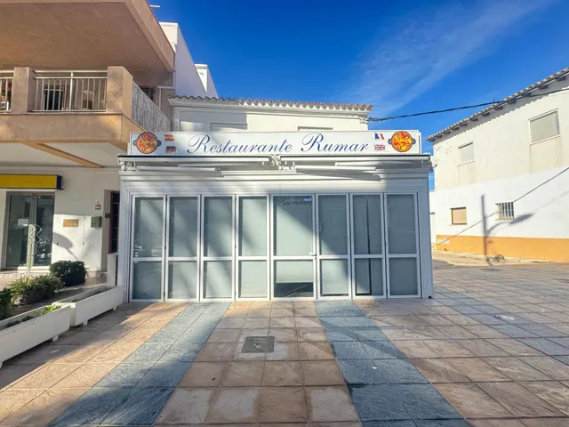 Venta restaurante con licencia de restaurante para entrar ya, y con vivienda en parte superior. — 13