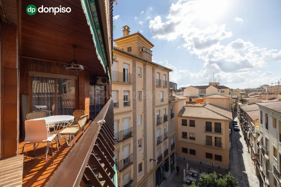 Piso y cochera en venta junto Acera de Darro.