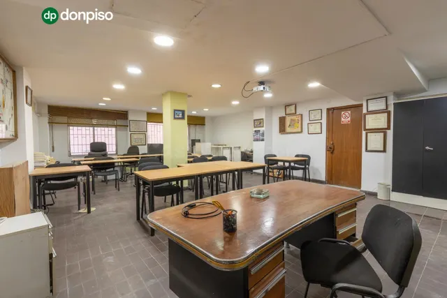 LOCAL COMERCIAL JUNTO A ÁNGEL GANIVET | ESPACIO Y UBICACIÓN. - foto 3