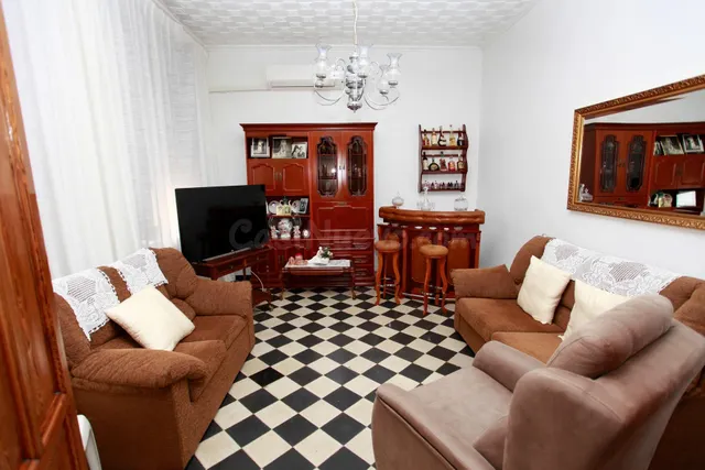 Casa con local comercial y 4 habitaciones + Garaje En Cartag - foto 3