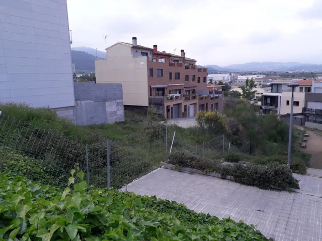 TERRENO URBANIZABLE — 8