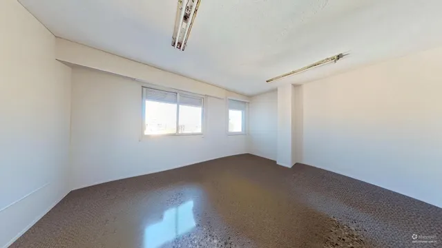 EXCELENTE ZONA, PISO TOTALMENTE EXTERIOR CON LA MEJOR ORIENTACION- ESTE, MUY LUMINOSO, 7º PISO, BUENA FINCA CARAVISTA. — 27