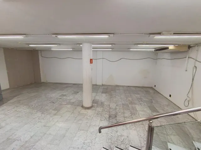 UNA UBICACIÓN EXCEPCIONAL. UN NEGOCIO EXCEPCIONAL. — 13