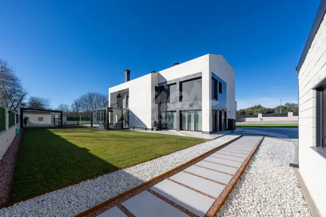 Chalet de lujo en venta en Colmenarejo con piscina climatizada — 5