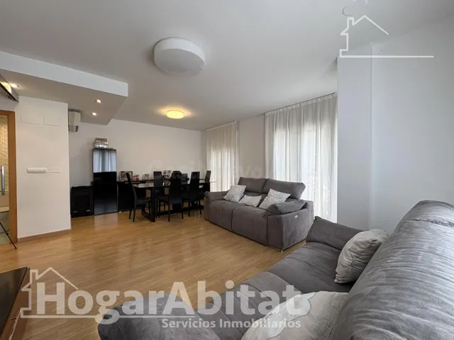 PRECIOSO ADOSADO ESQUINERO CON GARAJE BALCONES Y TERRAZA - foto 2