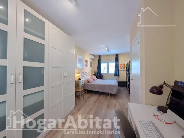 ¡Cerca del mar! Precioso Adosado reformado en residencial, con solarium, piscina comunitaria y garaje — 23