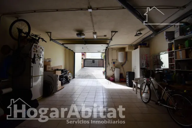 PRECIOSO ADOSADO EN URBANIZACIÓN CON PISCINA, GARAJE Y TERRAZA — 39