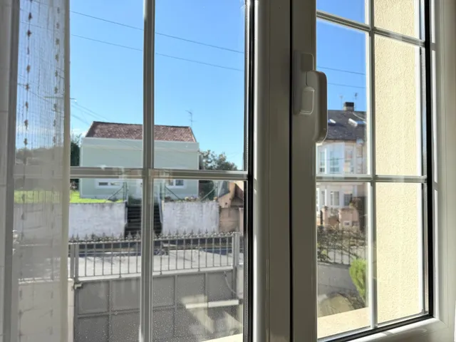 Casa con cuatro dormitorios, terrazas y amplio garaje en Oleiros — 11