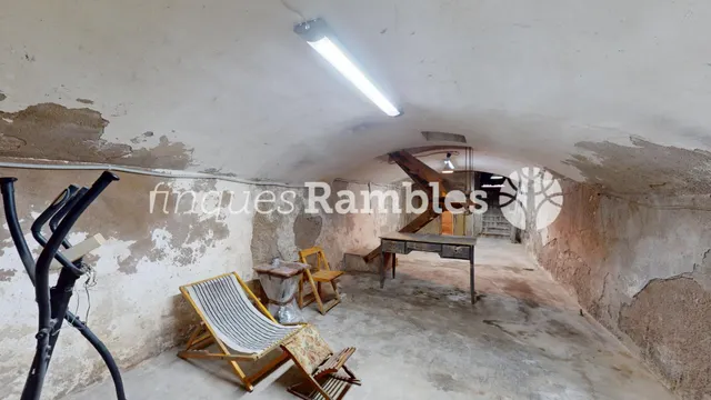 Casa de poble al centre de La Pobla de Claramunt amb molt potencial — 18