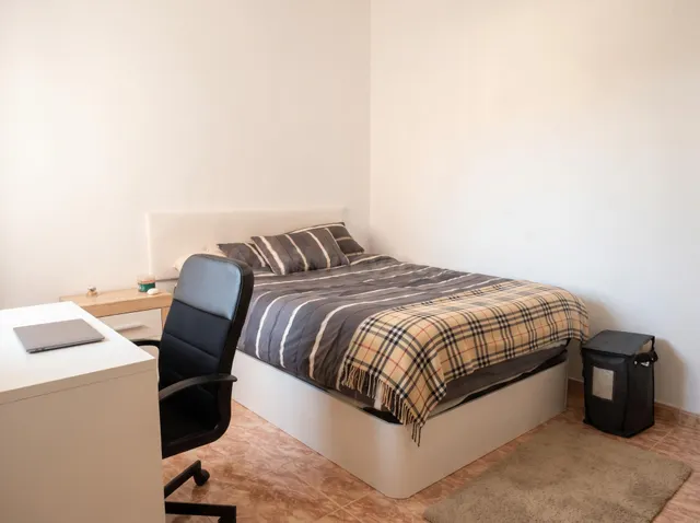Vivienda de dos dormitorios para reformar en Carabanchel. — 4