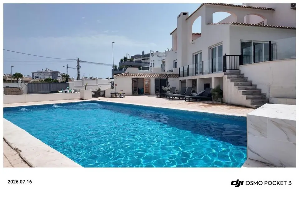 Casa 6 habitaciones 240m² en venta - Villamartin