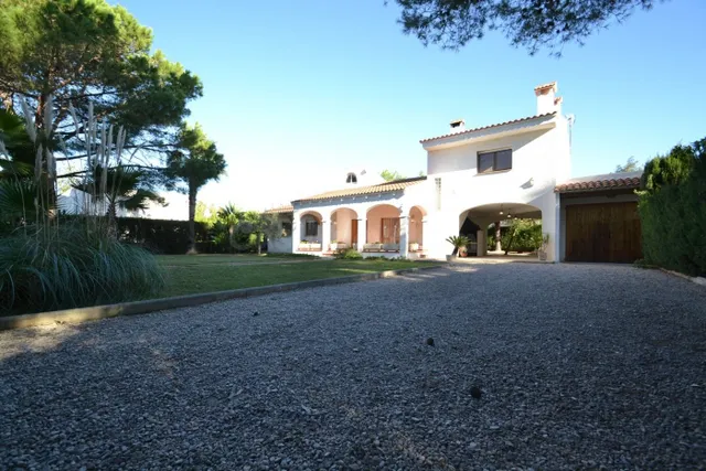 Chalet con 1.000m2 de terreno en la playa de Riumar - foto 4